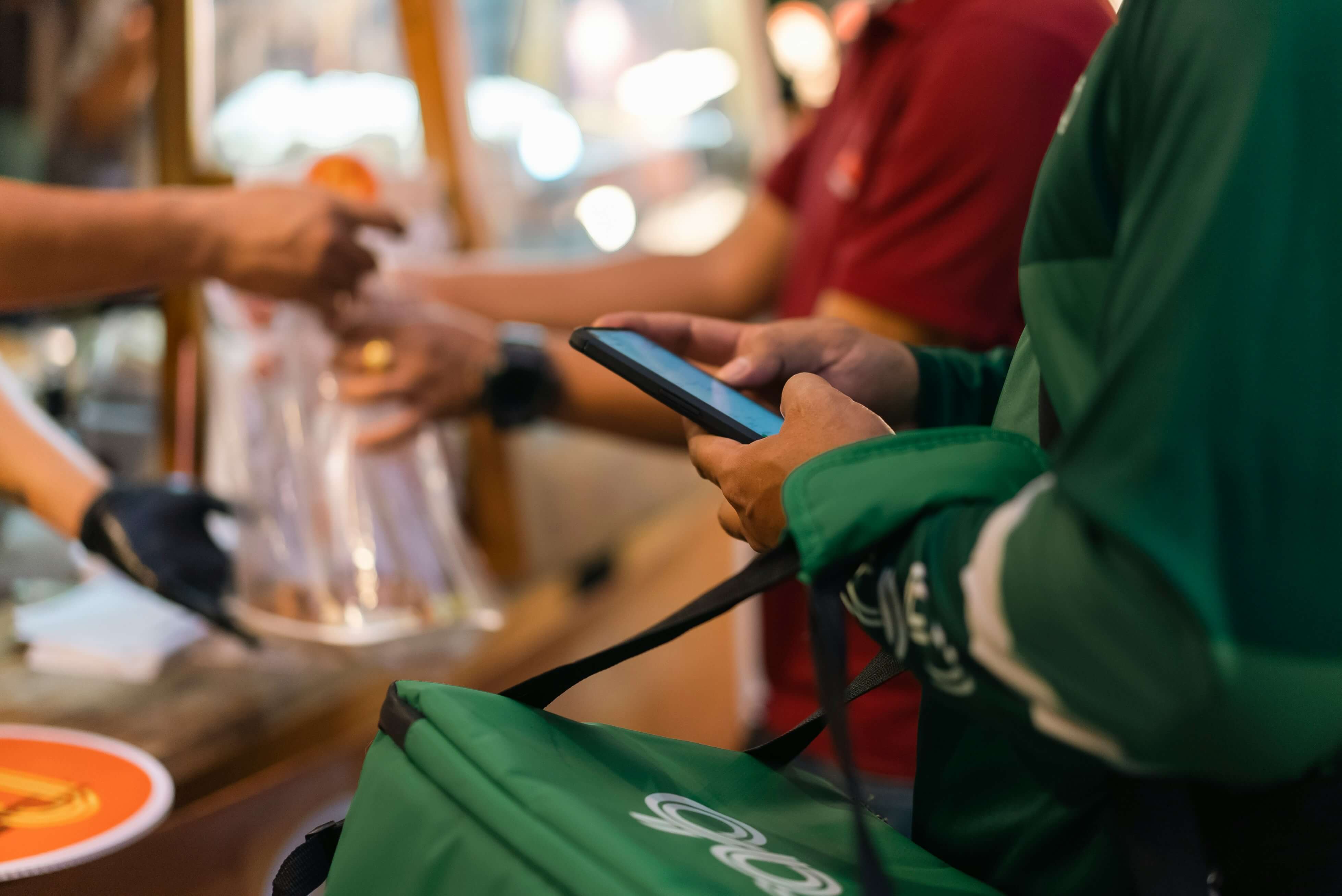 grab-Ce9cG07ni1E-unsplash (1)